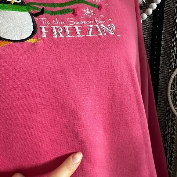 Vintage Christmas Winter Penguin Grannycore Double Crewneck Pink Sweatshirt - Picture 5 of 8